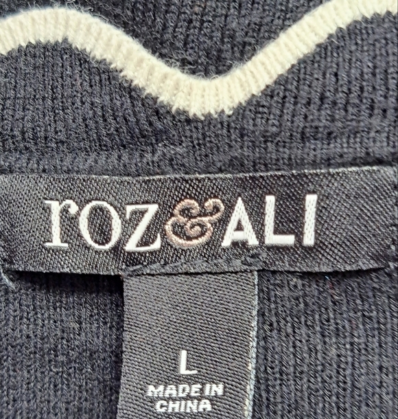 Roz & Ali Black Top With White Piping   Size L - Picture 4 of 4